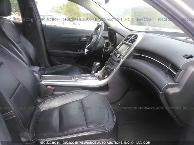 1G11H5SA4DF329053 - 2013 CHEVROLET MALIBU LTZ 银色 照片 5