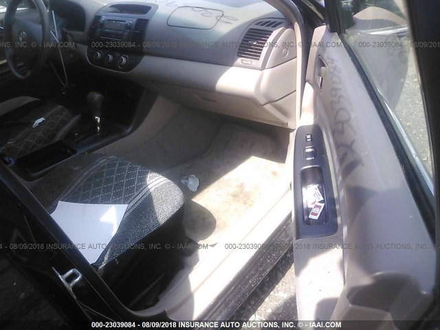 4T1BE32K55U094639 - 2005 TOYOTA CAMRY LE/XLE/SE Qara foto 4