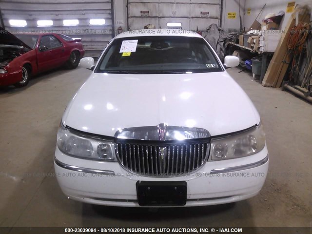 1LNHM81W2YY808867 - 2000 LINCOLN TOWN CAR EXECUTIVE WHITE photo 6