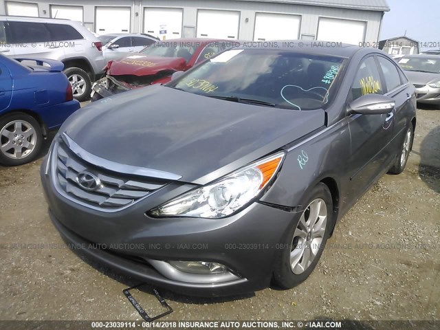 5NPEC4AC5BH123148 - 2011 HYUNDAI SONATA SE/LIMITED GRAY photo 2