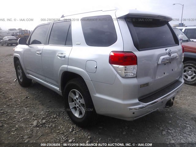 JTEBU5JRXB5034892 - 2011 TOYOTA 4RUNNER SR5/LIMITED/TRAIL GRAY photo 3