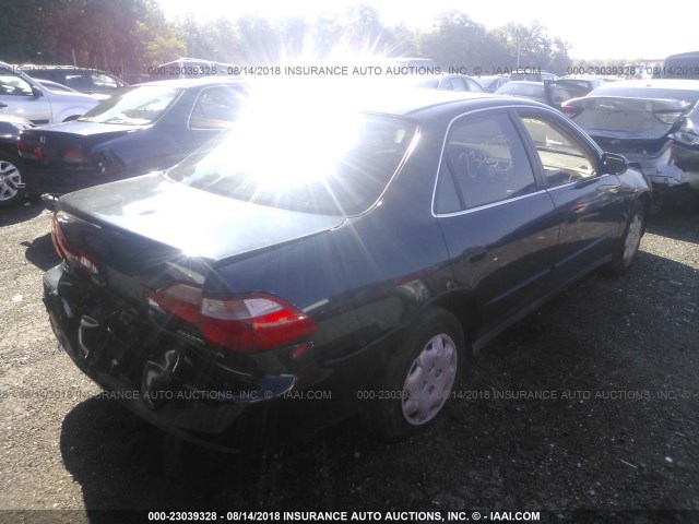 1HGCG5643WA260171 - 1998 HONDA ACCORD LX GREEN photo 4