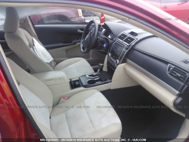 4T1BF1FK5CU529118 - 2012 TOYOTA CAMRY SE/LE/XLE RED photo 5