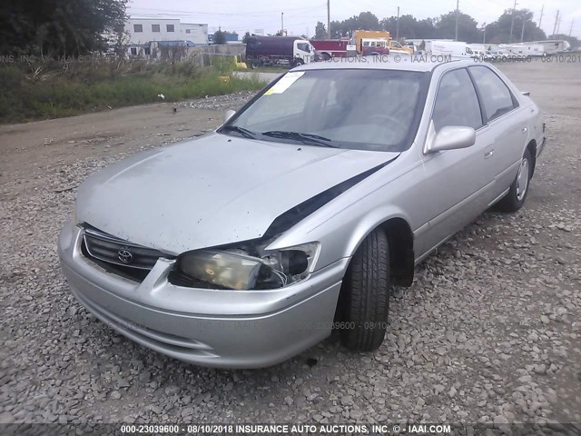4T1BG22K4YU678989 - 2000 TOYOTA CAMRY CE/LE/XLE 银色 照片 2