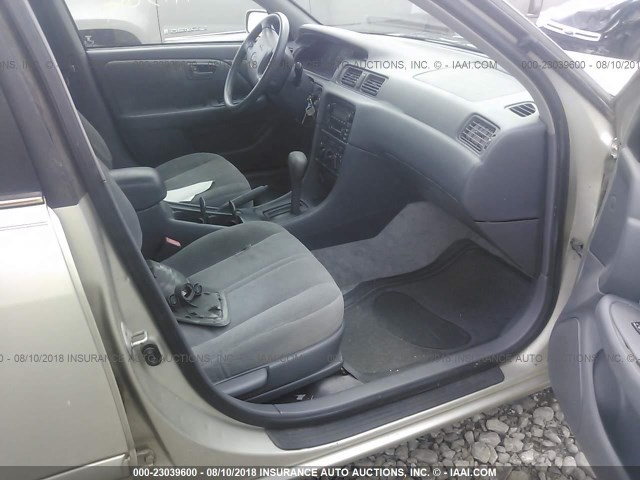 4T1BG22K4YU678989 - 2000 TOYOTA CAMRY CE/LE/XLE 银色 照片 5