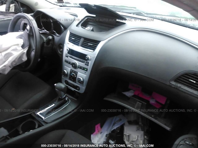 1G1ZH57B89F121950 - 2009 CHEVROLET MALIBU 1LT WHITE photo 5