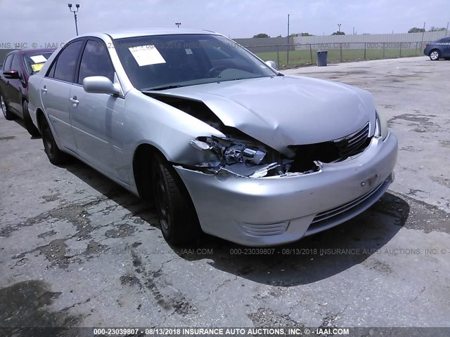 4T1BE32K16U655338 - 2006 TOYOTA CAMRY LE/XLE/SE Gümüş foto 1