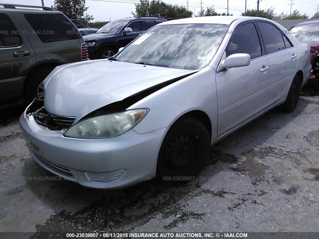 4T1BE32K16U655338 - 2006 TOYOTA CAMRY LE/XLE/SE Gümüş foto 2