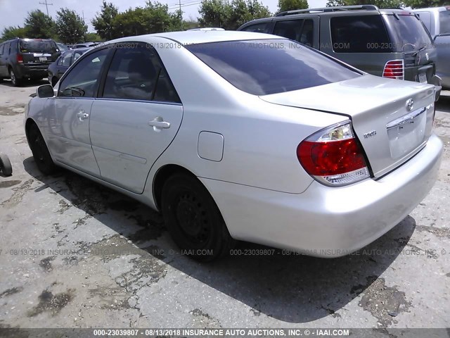 4T1BE32K16U655338 - 2006 TOYOTA CAMRY LE/XLE/SE Gümüş foto 3