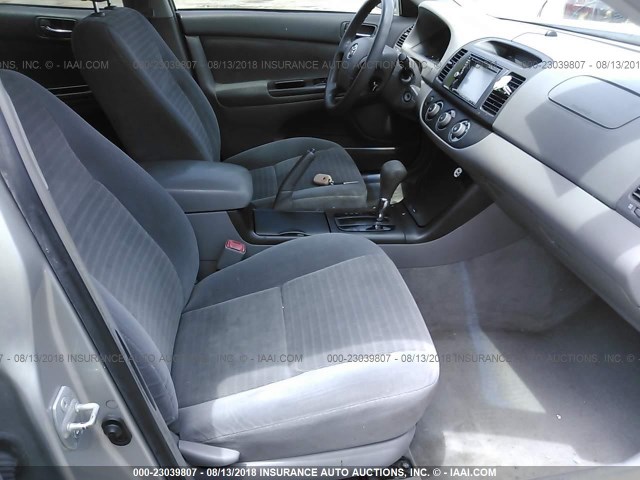 4T1BE32K16U655338 - 2006 TOYOTA CAMRY LE/XLE/SE Gümüş foto 5