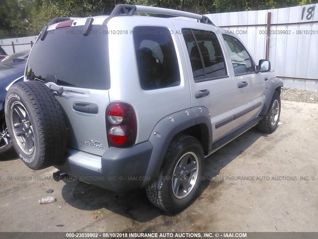 1J4GL38K35W723692 - 2005 JEEP LIBERTY RENEGADE SILVER photo 4