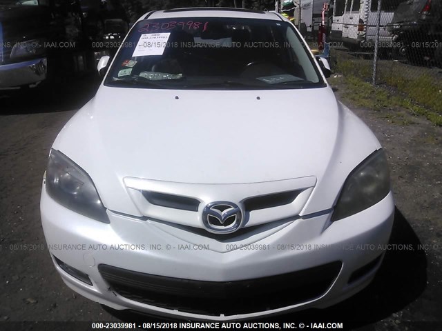 JM1BK344761413134 - 2006 MAZDA 3 HATCHBACK WHITE photo 6