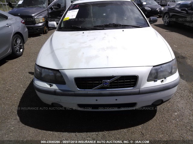 YV1RS64A242330248 - 2004 VOLVO S60 Biały zdjęcie 6
