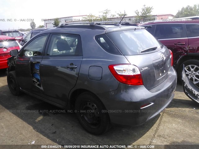 2T1KU4EE5AC323377 - 2010 TOYOTA COROLLA MATRIX  GRAY photo 3