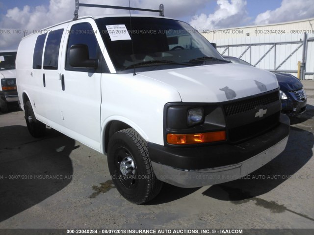 1GCWGFCA3B1182982 - 2011 CHEVROLET EXPRESS G2500  WHITE photo 1