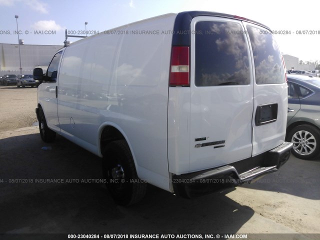 1GCWGFCA3B1182982 - 2011 CHEVROLET EXPRESS G2500  WHITE photo 3