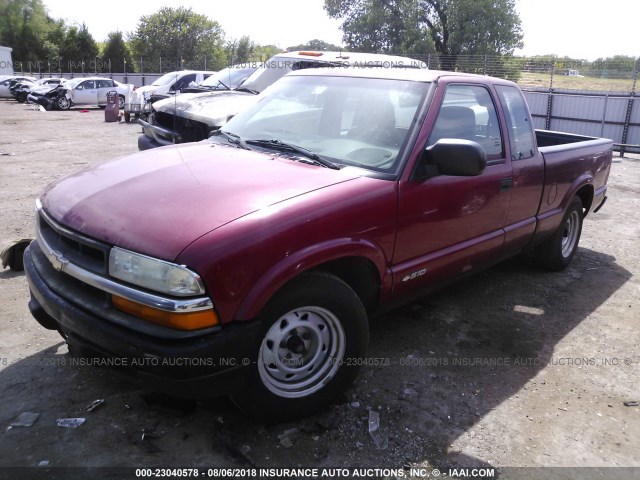 1GCCS19W528244896 - 2002 CHEVROLET S TRUCK S10 RED photo 2