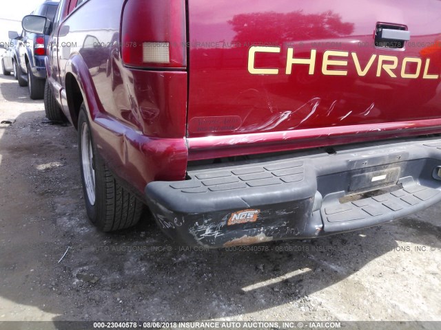 1GCCS19W528244896 - 2002 CHEVROLET S TRUCK S10 RED photo 6