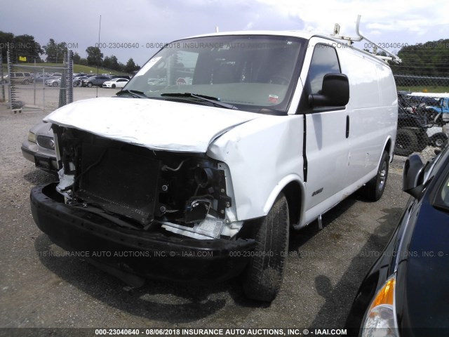 1GCGG25V761151446 - 2006 CHEVROLET EXPRESS G2500  WHITE photo 2