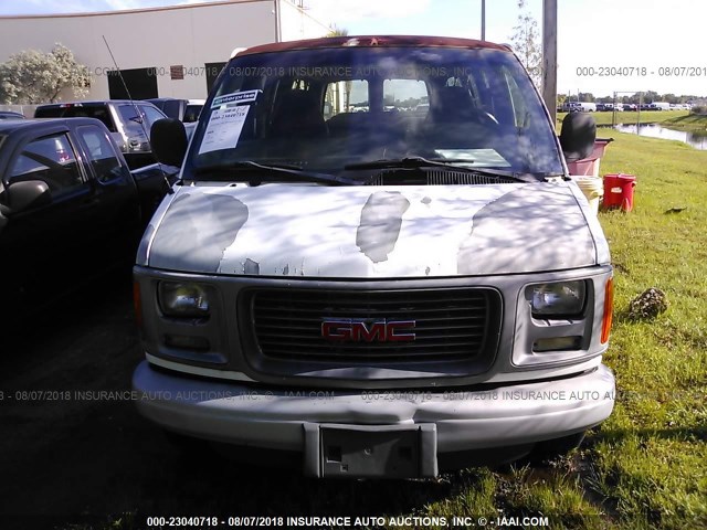 1GJHG39RX21195712 - 2002 GMC SAVANA G3500 WHITE photo 6