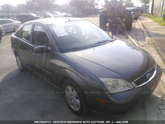 1FAHP34N07W350747 - 2007 FORD FOCUS ZX4/S/SE/SES GRAY photo 1