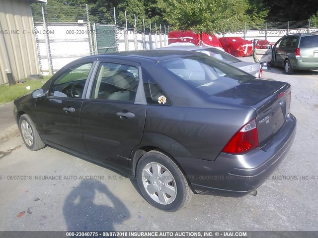 1FAHP34N07W350747 - 2007 FORD FOCUS ZX4/S/SE/SES GRAY photo 3