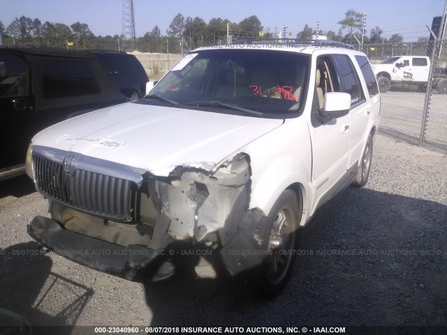 5LMFU27R53LJ38403 - 2003 LINCOLN NAVIGATOR WHITE photo 2