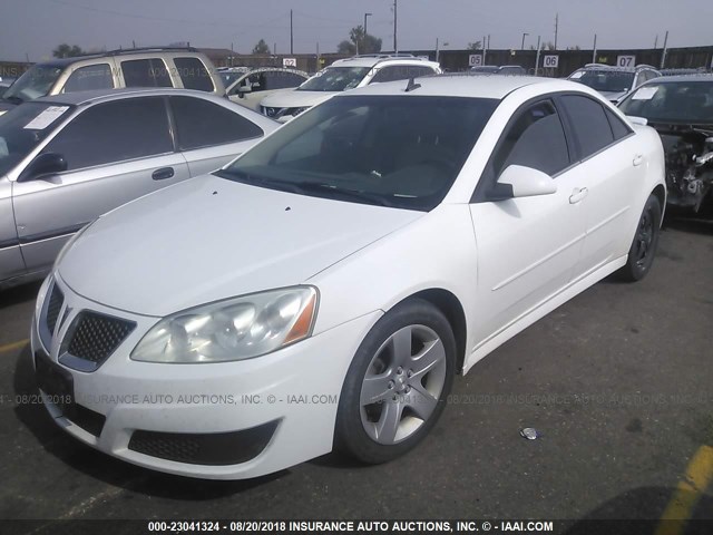 1G2ZA5E03A4145767 - 2010 PONTIAC G6 WHITE photo 2