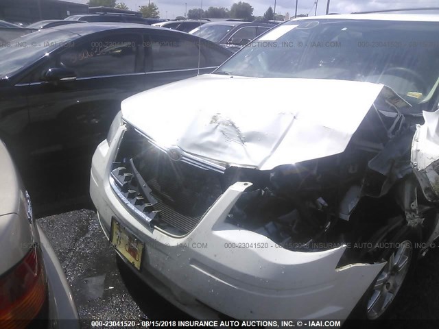 2A8HR54P18R105752 - 2008 CHRYSLER TOWN & COUNTRY TOURING WHITE photo 6