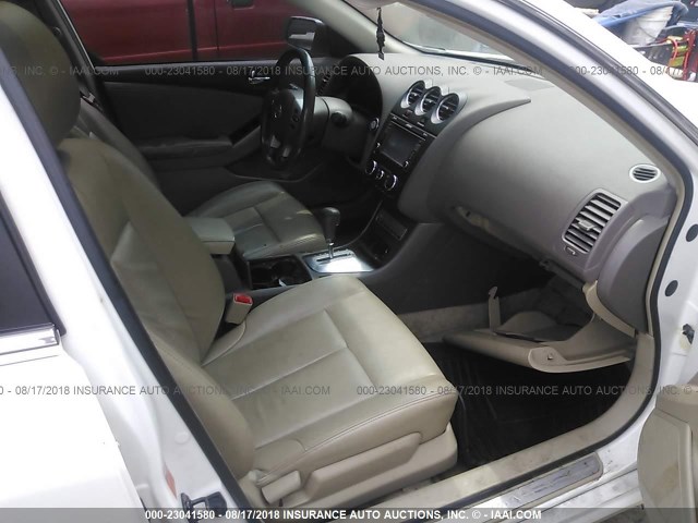 1N4CL21E88C179012 - 2008 NISSAN ALTIMA HYBRID WHITE photo 5