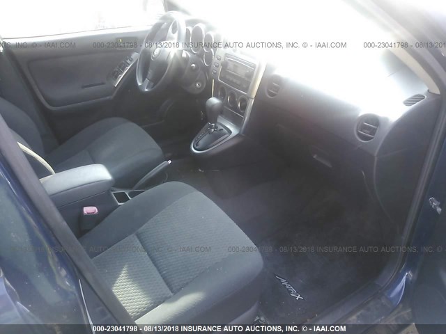 2T1LR32E55C341887 - 2005 TOYOTA COROLLA MATRIX XR BLUE photo 5