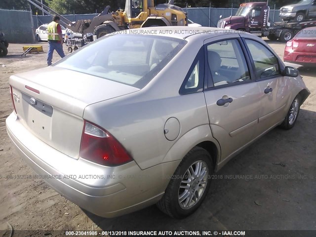 1FAFP34N57W111699 - 2007 FORD FOCUS ZX4/S/SE/SES GOLD photo 4