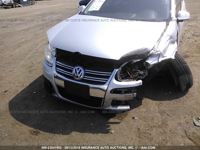 3VWRX7AJ7AM021541 - 2010 VOLKSWAGEN JETTA SE/SEL SILVER photo 6