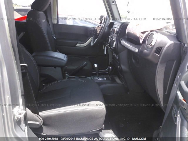 1C4HJWEG2JL922150 - 2018 JEEP WRANGLER UNLIMITE  ვერცხლისფერი ფოტო 5