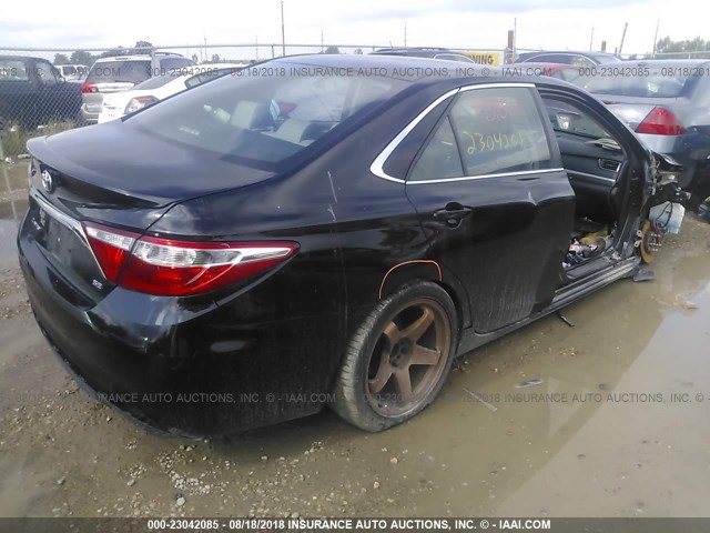4T1BF1FK7GU210003 - 2016 TOYOTA CAMRY LE/XLE/SE/XSE 黑色 照片 4