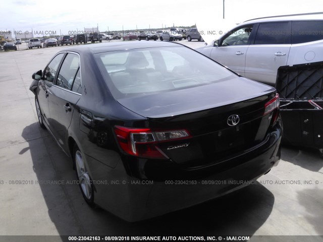 4T1BF1FK4CU169162 - 2012 TOYOTA CAMRY SE/LE/XLE BLACK photo 3