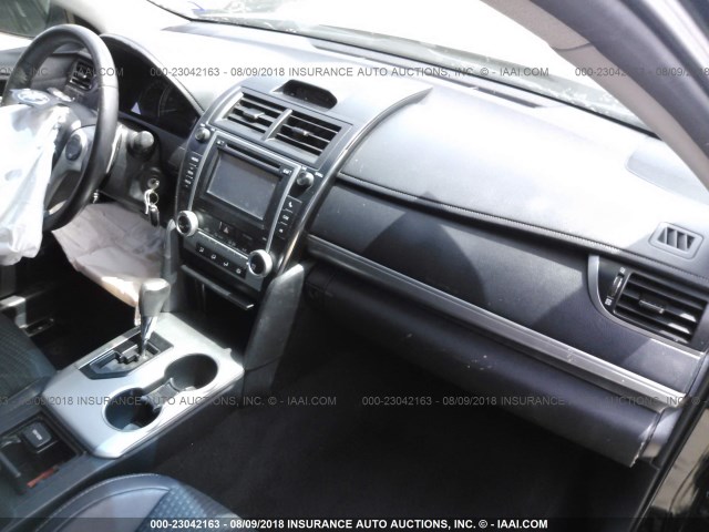 4T1BF1FK4CU169162 - 2012 TOYOTA CAMRY SE/LE/XLE BLACK photo 5