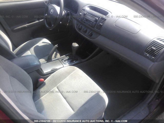 4T1BE32K74U346745 - 2004 TOYOTA CAMRY LE/XLE/SE RED photo 5