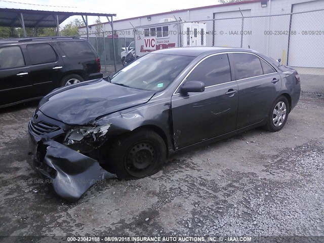 4T1BE46K67U190900 - 2007 TOYOTA CAMRY NEW GENERAT CE/LE/XLE/SE GRAY photo 2