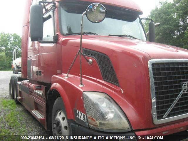 4V4NC9TJ15N377540 - 2005 VOLVO VNL RED photo 1