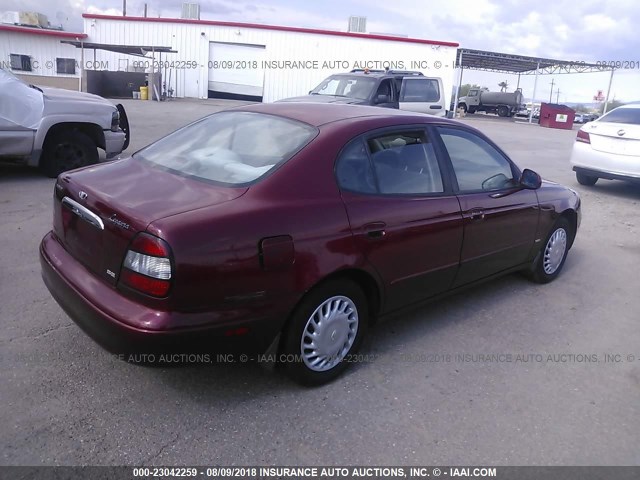 KLAVB69271B298096 - 2001 DAEWOO LEGANZA SE RED photo 4