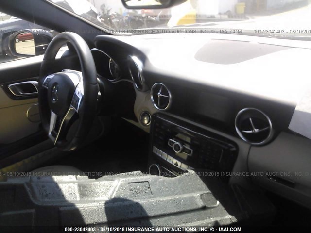 WDDPK4HA6EF083165 - 2014 MERCEDES-BENZ SLK 250 BLACK photo 5