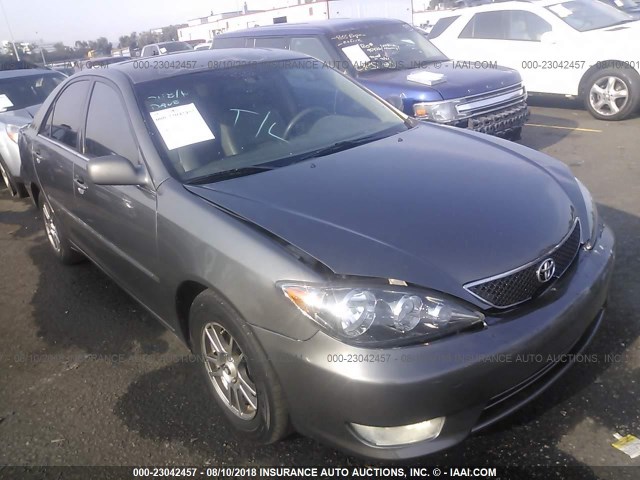 4T1BE32K15U941236 - 2005 TOYOTA CAMRY LE/XLE/SE 灰色 照片 1