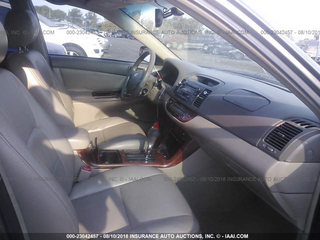 4T1BE32K15U941236 - 2005 TOYOTA CAMRY LE/XLE/SE 灰色 照片 5