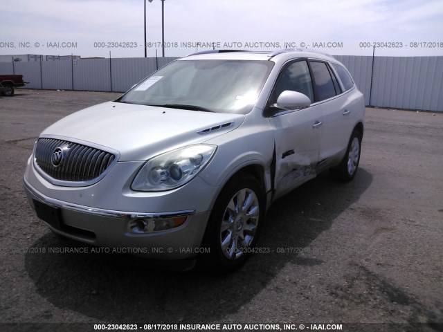 5GAKRCED1BJ389290 - 2011 BUICK ENCLAVE CXL WHITE photo 2