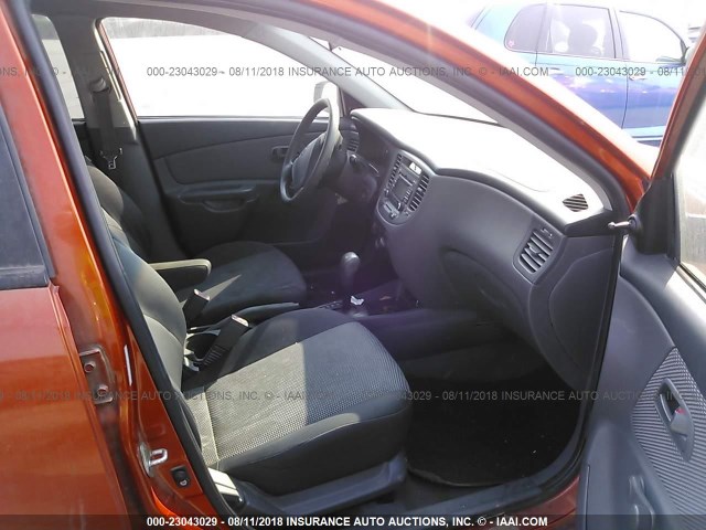 KNADE223996501840 - 2009 KIA RIO LX/SX ORANGE photo 5