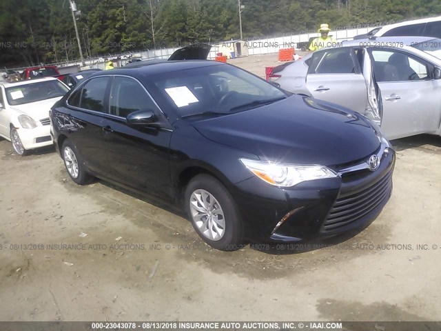 4T1BF1FK7GU611339 - 2016 TOYOTA CAMRY LE/XLE/SE/XSE 黑色 照片 1