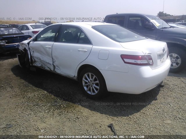 4T1BF3EK4BU591170 - 2011 TOYOTA CAMRY SE/LE/XLE თეთრი ფოტო 3