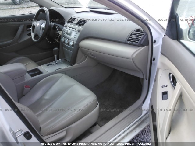 4T4BE46K59R086293 - 2009 TOYOTA CAMRY SE/LE/XLE WHITE photo 5