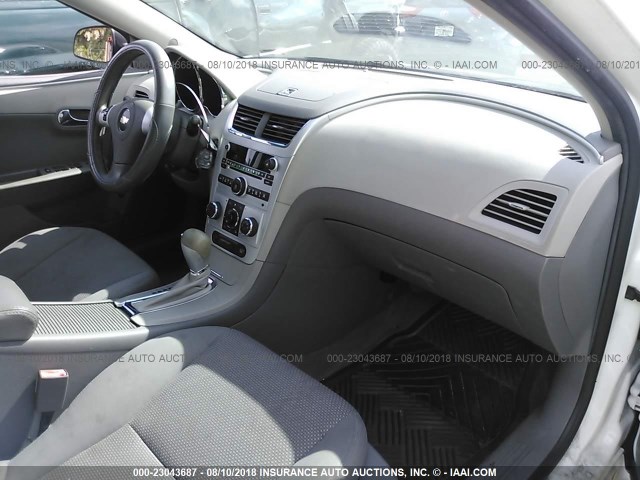 1G1ZB5EB8AF197161 - 2010 CHEVROLET MALIBU LS WHITE photo 5